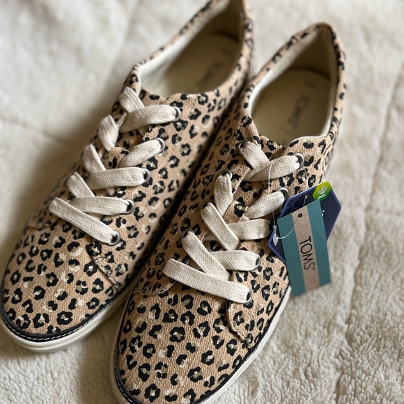 Toms  Natural Textured Cheetah shoes - Picture 2 of 4